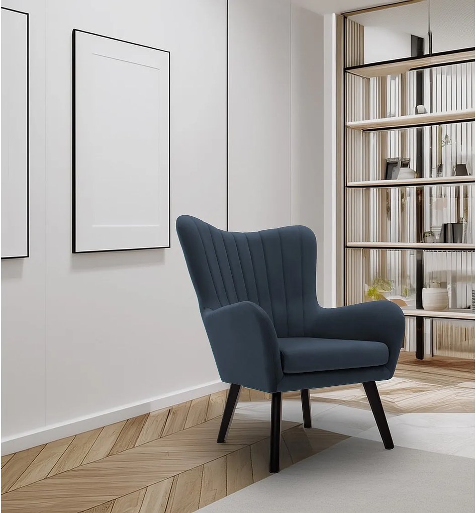 Fotel TED z tkaniny Velluto, wysoka oparcie, szerokie siedzisko, czarne nogi, pionowe przeszycia, 76x78x100 cm, granatowy
