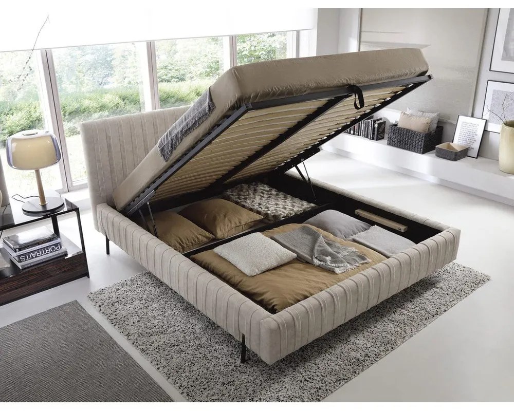 Beżowe tapicerowane łóżko dwuosobowe ze schowkiem ze stelażem 180x200 cm Plissa – ELTAP
