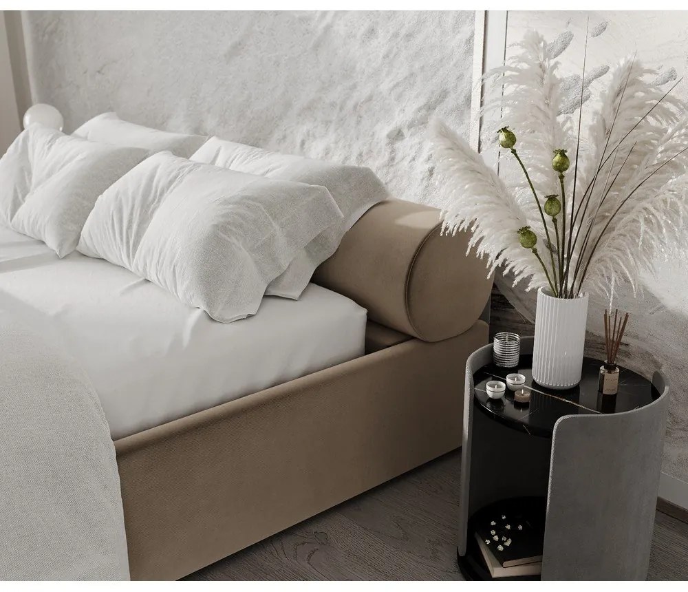 Jasnobrązowe tapicerowane łóżko dwuosobowe ze schowkiem ze stelażem 180x200 cm Solvo – Maison de Rêve