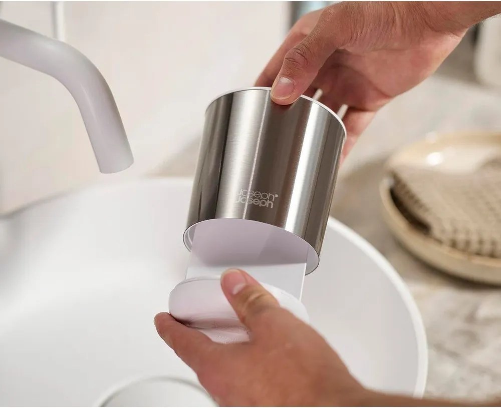 Kubek na szczoteczki do zębów ze stali nierdzewnej w kolorze srebra Duo Steel – Joseph Joseph