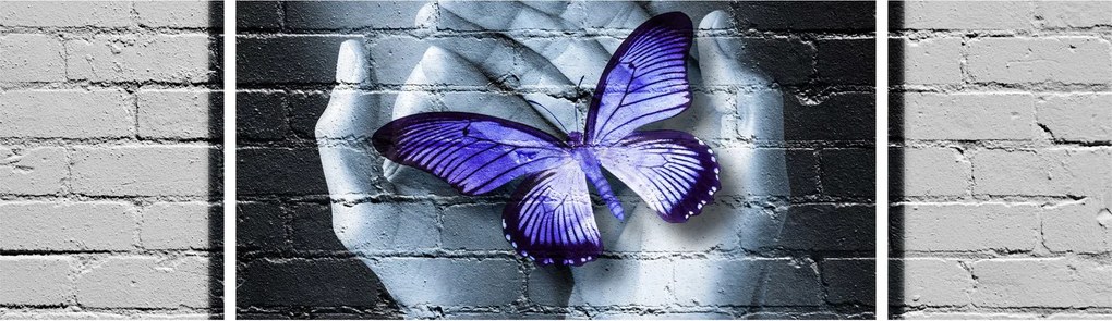 Obraz - Fioletowy motyl na ścianie (170x50 cm)
