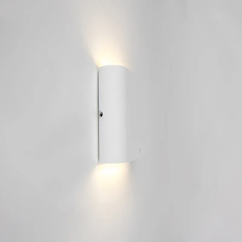 Zewnetrzna Nowoczesna lampa ścienna zewnętrzna biała 11,5 cm z LED - Batt Nowoczesny Oswietlenie zewnetrzne