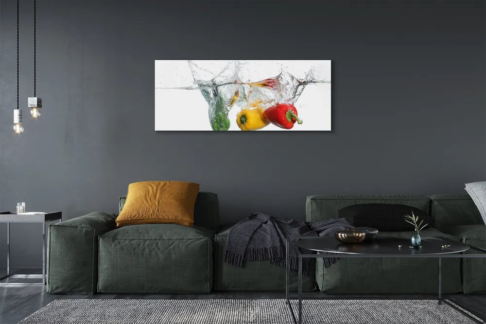 Zdjęcie na płótnie Kolorowe Papryki w Wodzie