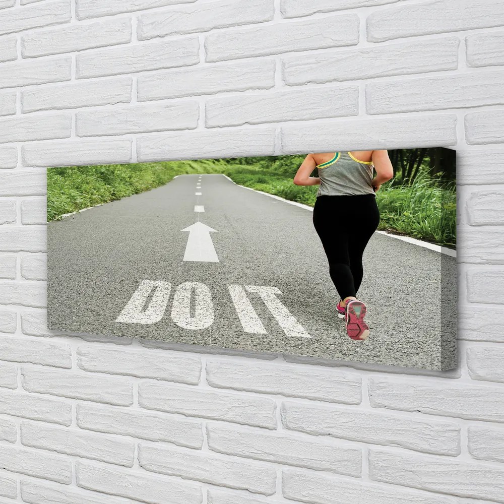 Obraz canvas na ścianę Kobieta Biegnąca Drogą
