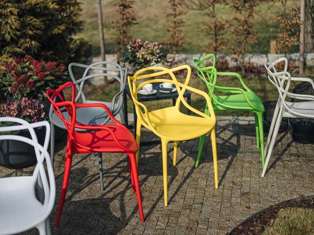 Zestaw 4 czerwonych plastikowych krzeseł KATO