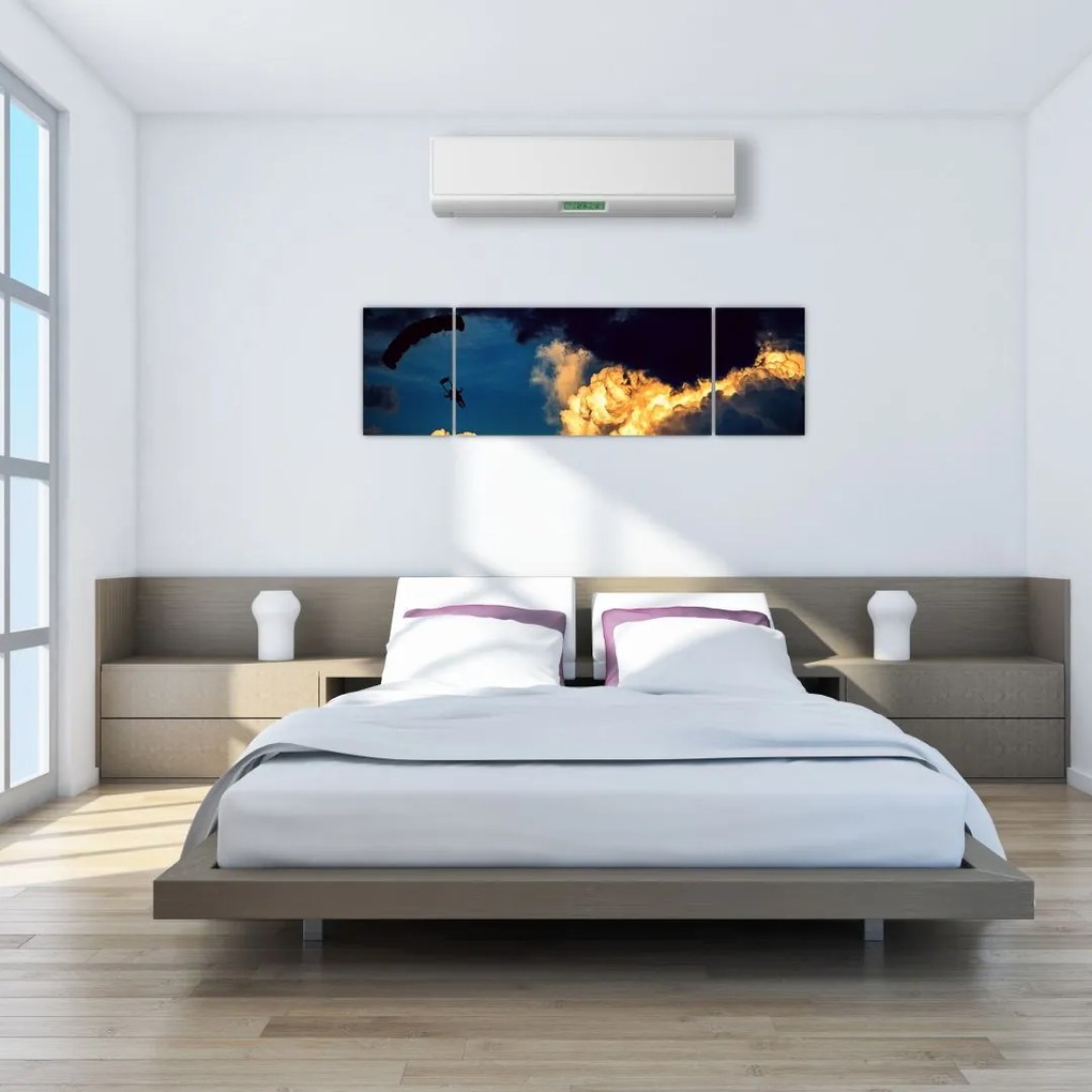 Obraz skoczka spadochronowego w chmurach (170x50 cm)
