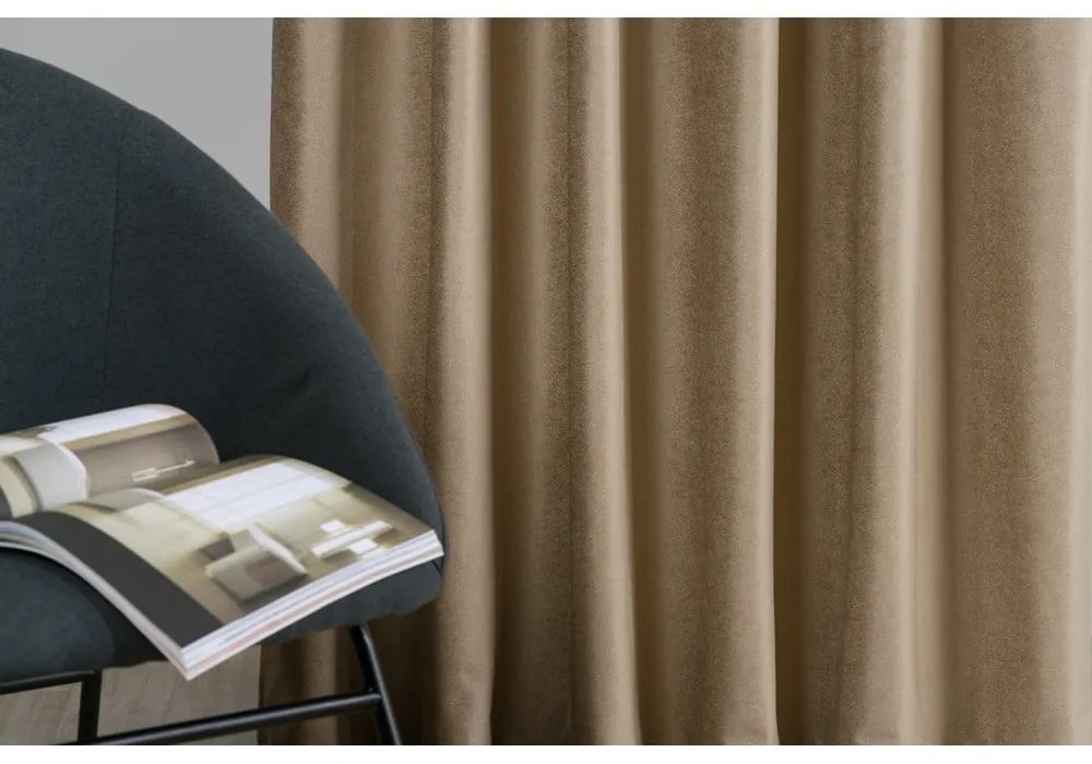 Beżowa aksamitna zasłona 140x260 cm Novara – Mendola Fabrics