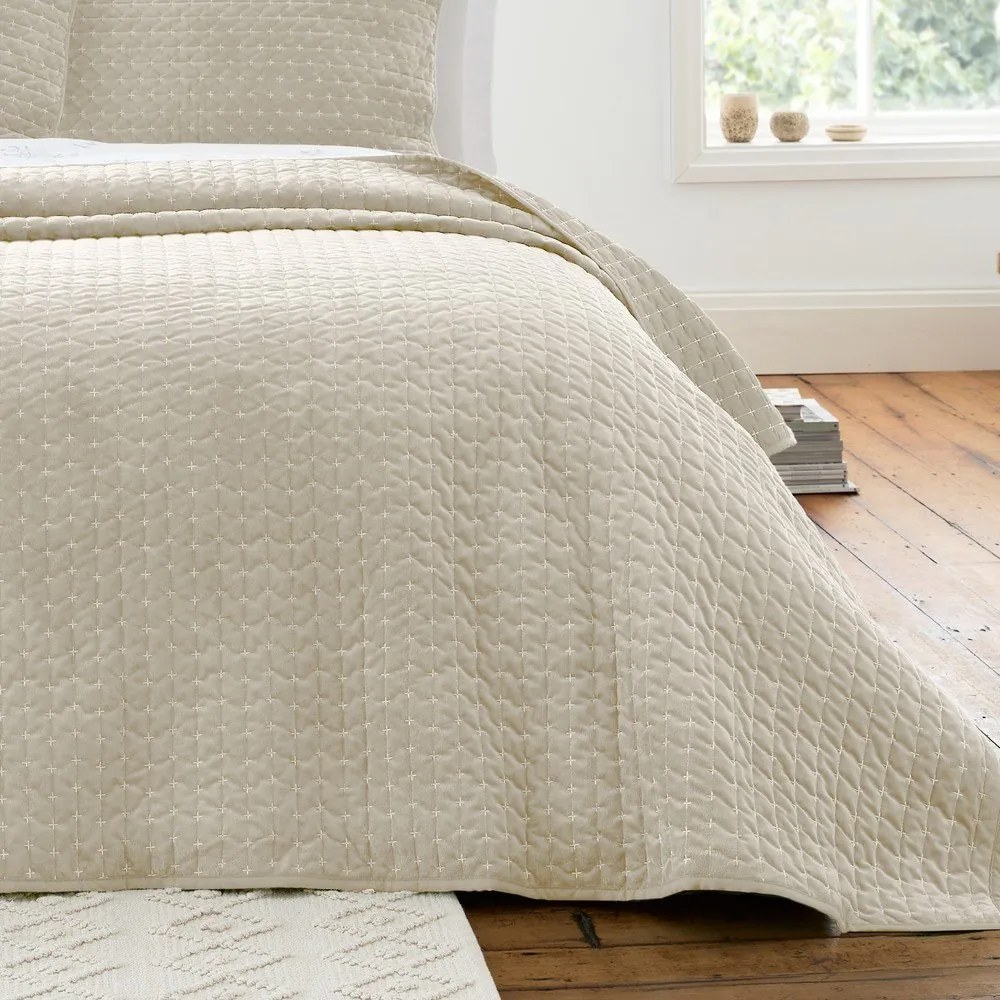 Beżowa aksamitna narzuta pikowana 240x260 cm Attica Velvet Embroidered – Bianca