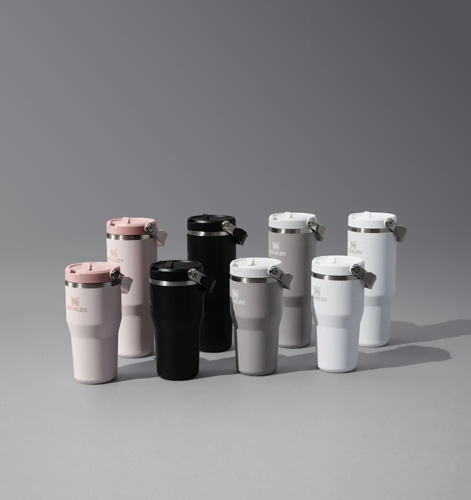 Jasnoszary termos ze stali nierdzewnej 410 ml IceFlow™ Flip Straw 2.0 Tumbler Ash – Stanley