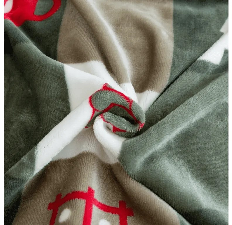 PrzytulneMieszkanie.pl PrzytulneMieszkanie.pl PrzytulneMieszkanie.pl Zestaw 2szt. pościeli z mikropluszu CHRISTMAS SOCKS zielone + prześcieradło z mikropluszu SOFT 180x200 cm białe, podwójne łóżko