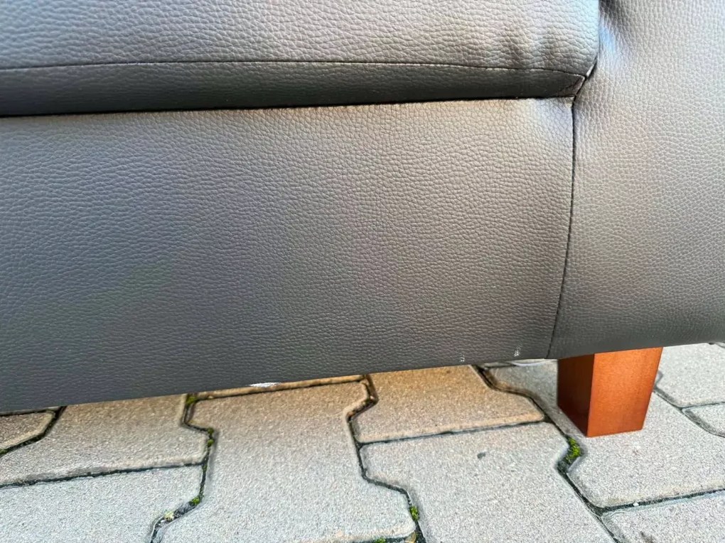 (Wyprzedaż) Klasyczna sofa 2 osobowa z czarnej ekoskóry