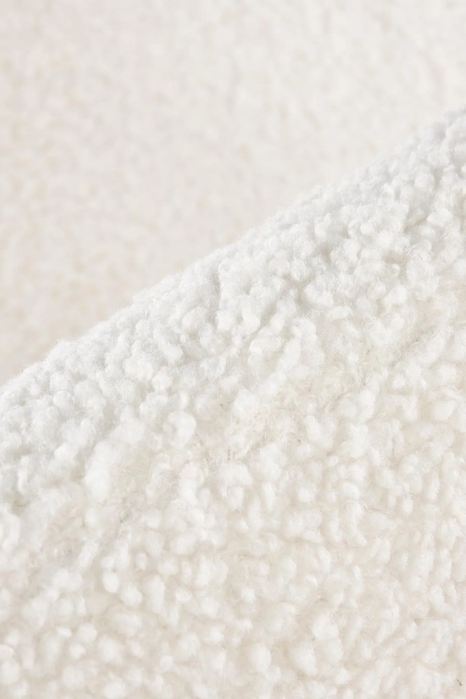 Fotel Grifon 2 tapicerowany tkaniną typu baranek na drewnianych nóżkach