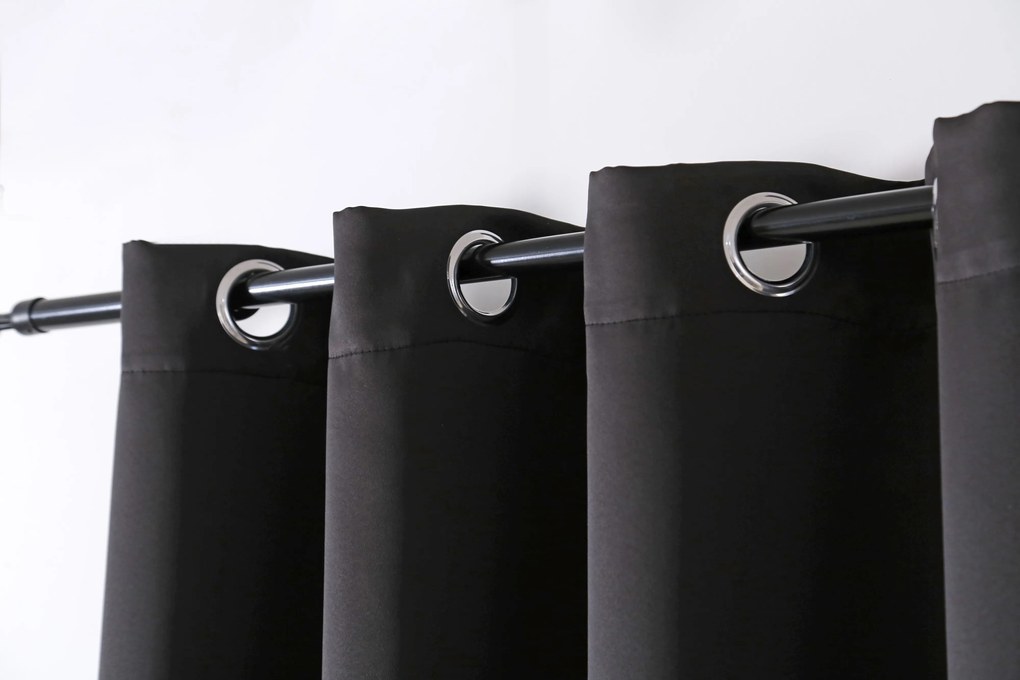 Czarna zasłona OXFORD 140x250 cm Zawieszanie: Metalowe pierścienie