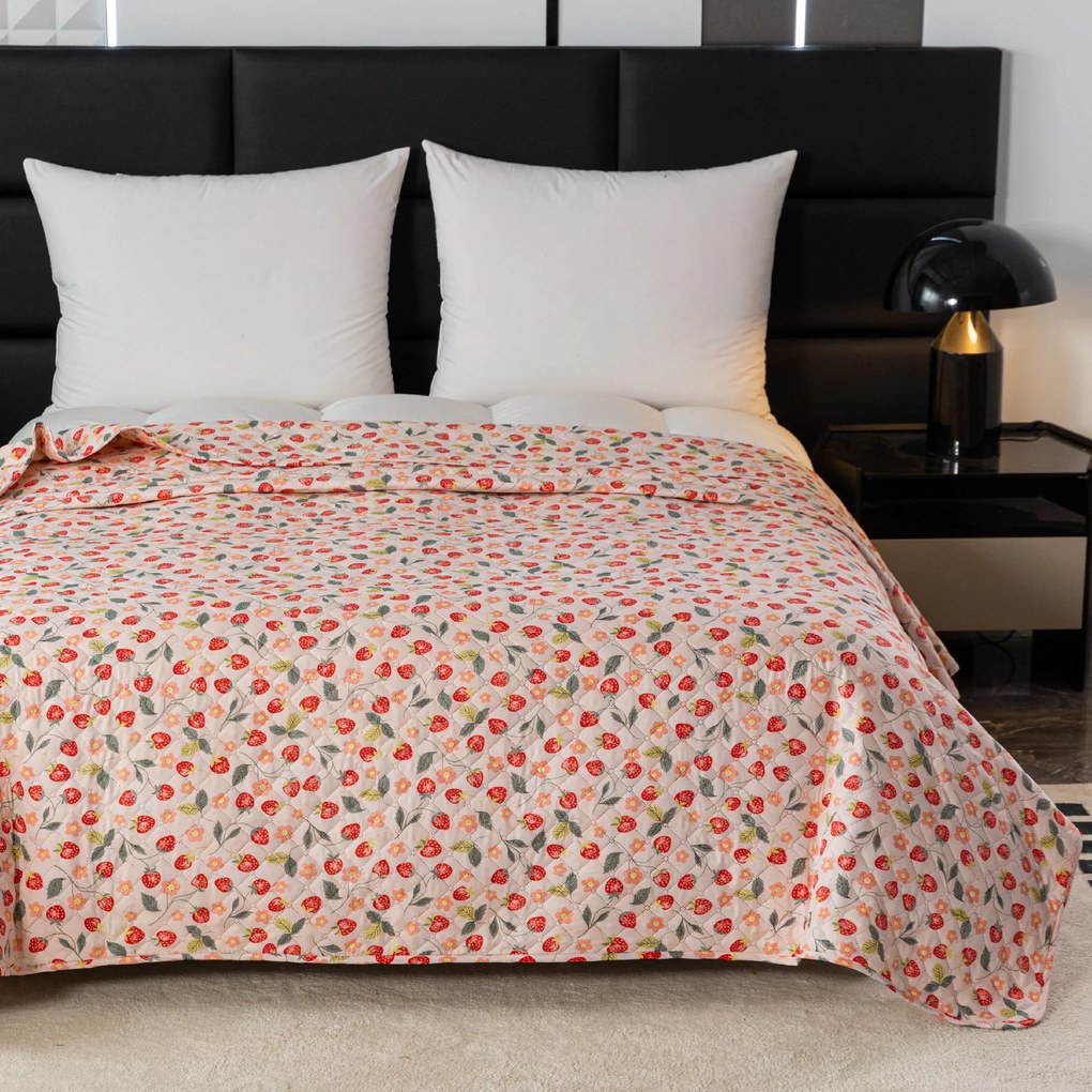 Narzuta na łóżko STRAWBERRY różowy Rozmiar: 220 x 240 cm