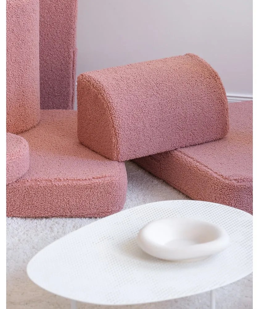 Różowa sofa dla dzieci z materiału bouclé 132 cm Settee – Wigiwama