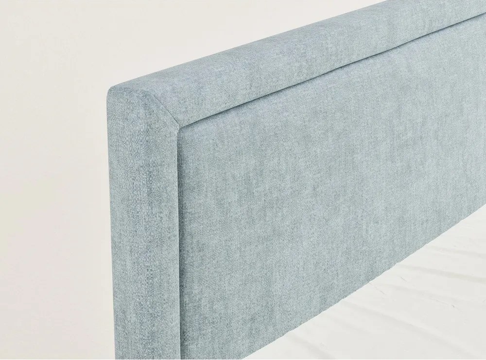 Jasnoniebieskie łóżko kontynentalne ze schowkiem 180x200 cm Fresco – Maison de Rêve