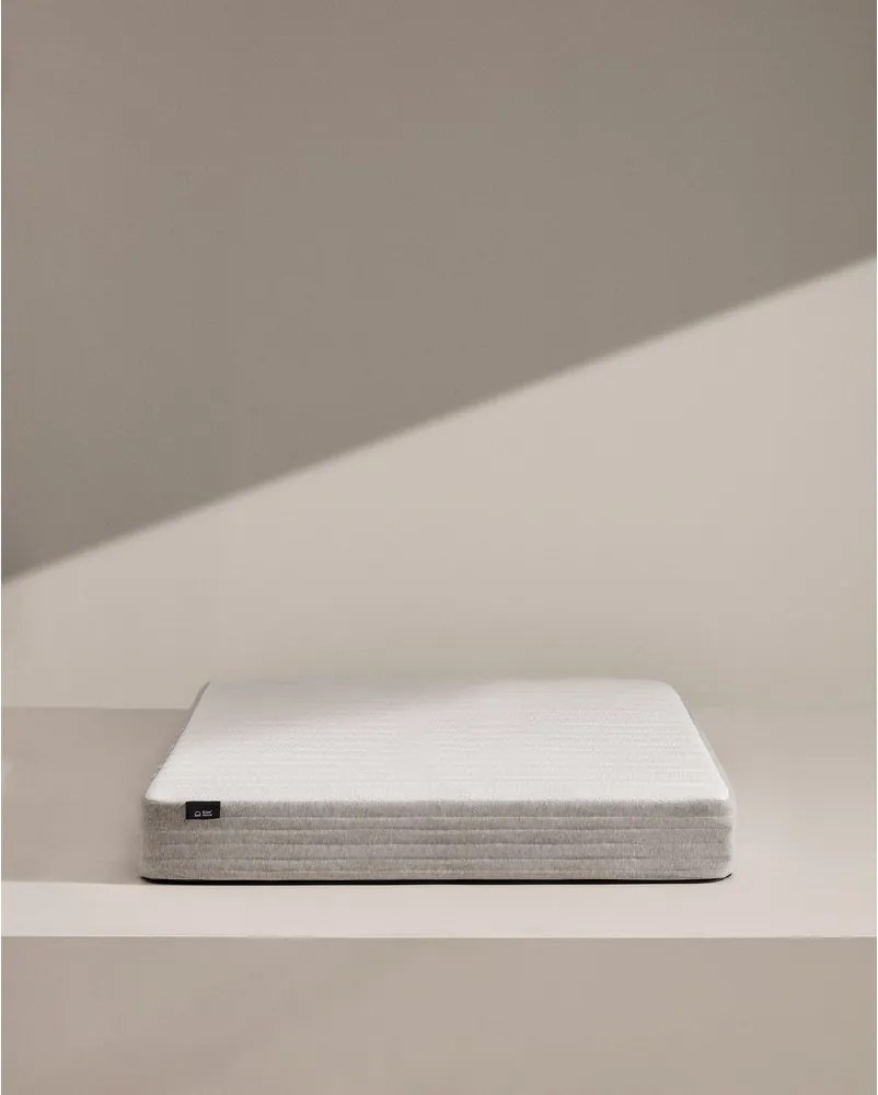 Twardy sprężynowy materac termoregulacyjny 135x190 cm Juno – Kave Home