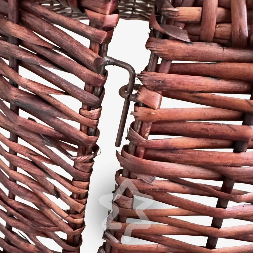 Brązowy kosz pod choinkę