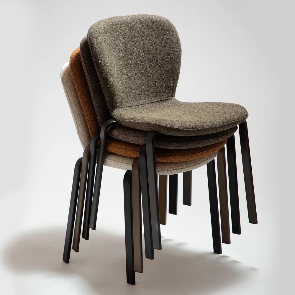 Kremowe tapicerowane krzesło Heap – DAN-FORM Denmark