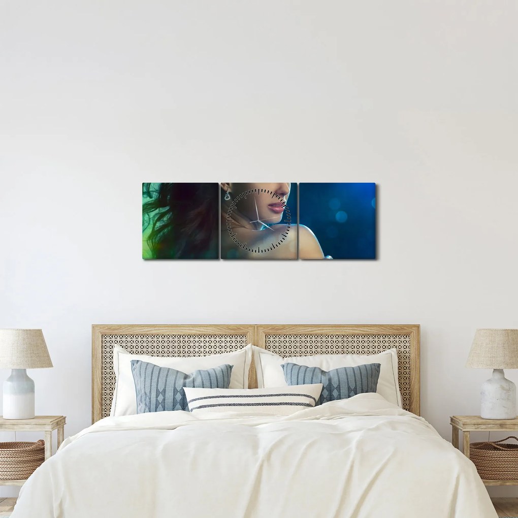 Obraz - Spojrzenie młodej kobiety (z zegarem) (90x30 cm)