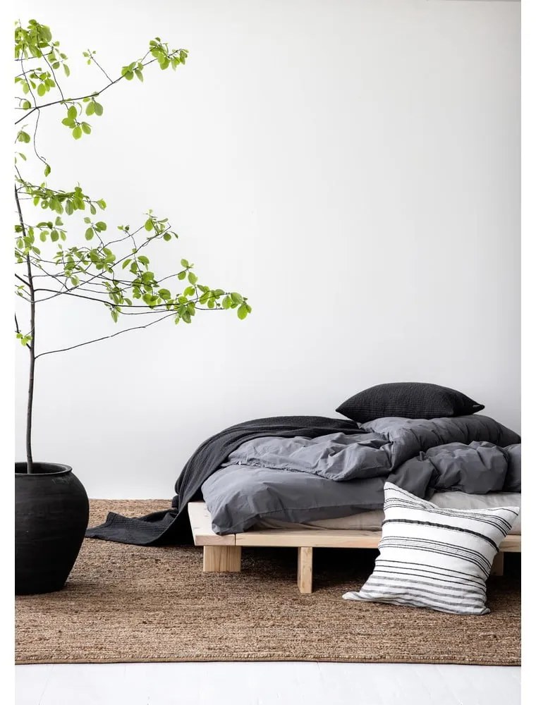 Łóżko jednoosobowe z litego drewna sosnowego ze stelażem 90x200 cm w naturalnym kolorze Japan – Karup Design