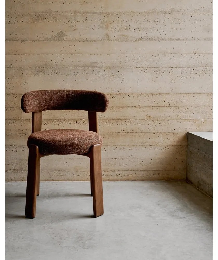 Brązowe krzesło z litego drewna jesionowego Granite – Kave Home