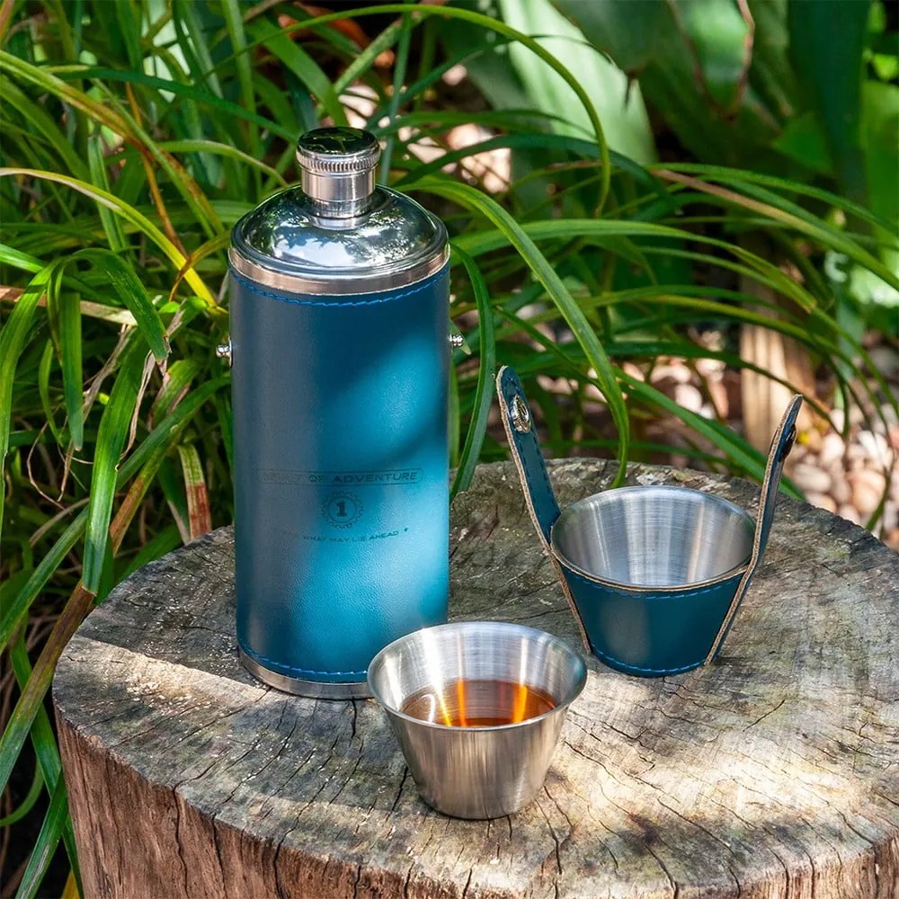 Ciemnoniebieski zestaw piersiówki i kieliszków ze stali nierdzewnej 3 szt. 220 ml Spirit of Adventure – Rex London