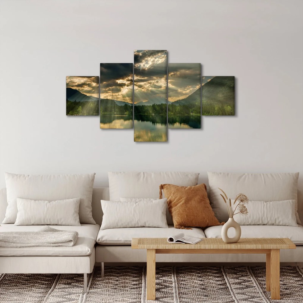 Obraz jeziora, przez które prześwieca słońce (125x70 cm)