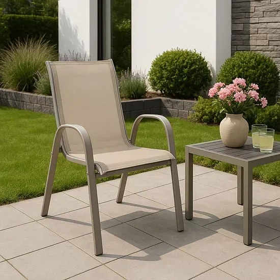 Beżowy zestaw krzeseł na taras M3-C57