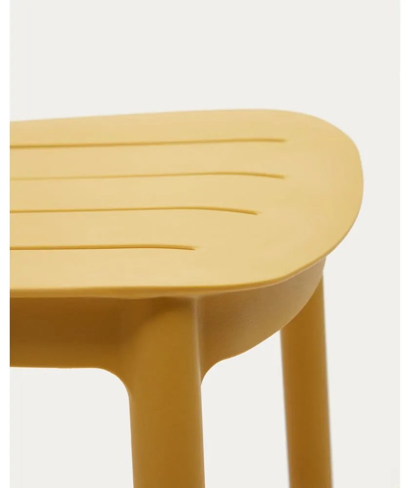 Musztardowy plastikowy hoker ogrodowy Morella – Kave Home