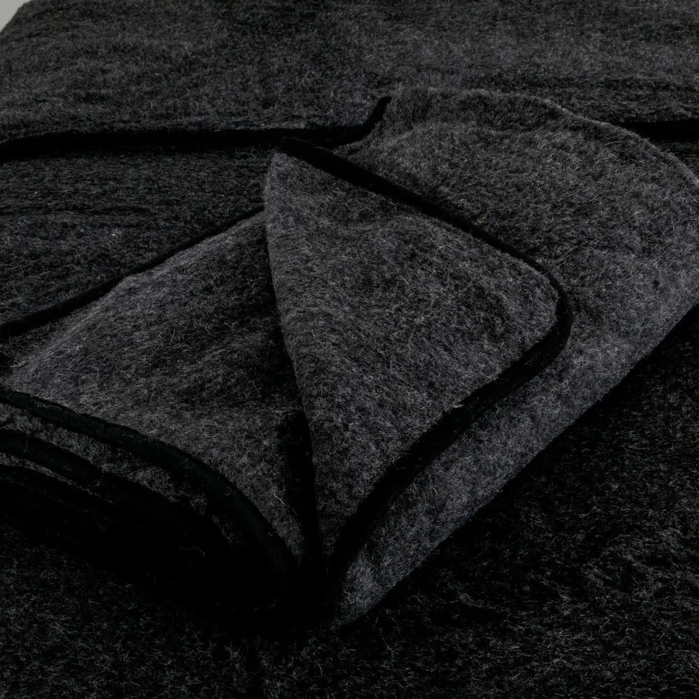 Czarny koc z wełny merynosa Native Natural Merino Black, 220x200 cm