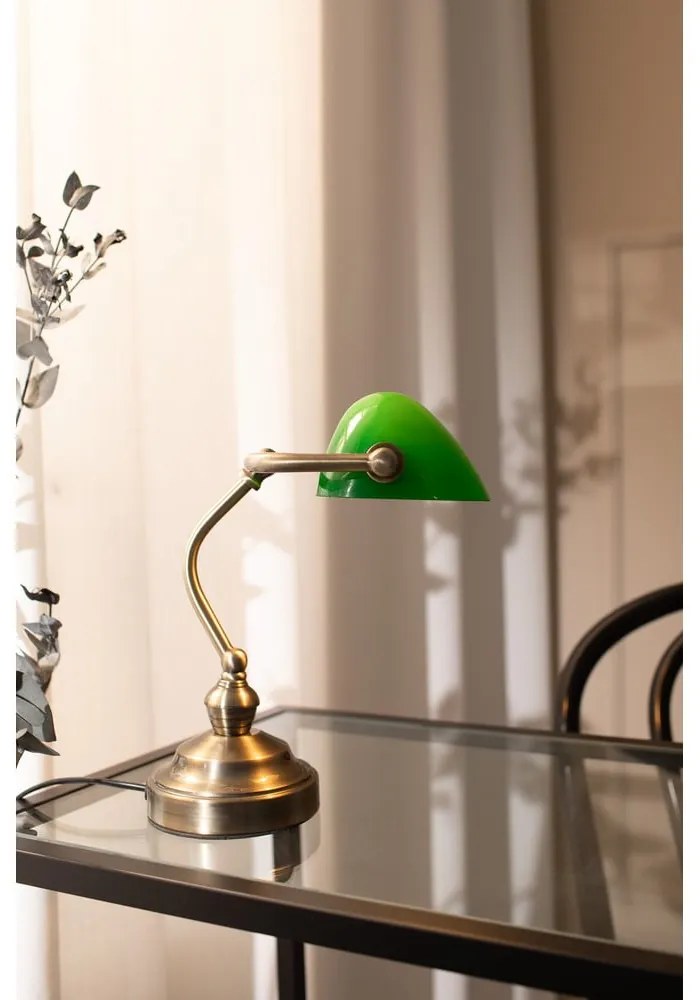 Zielona lampa stołowa z podstawą w kolorze mosiądzu Markslöjd Bankers, wys. 25 cm