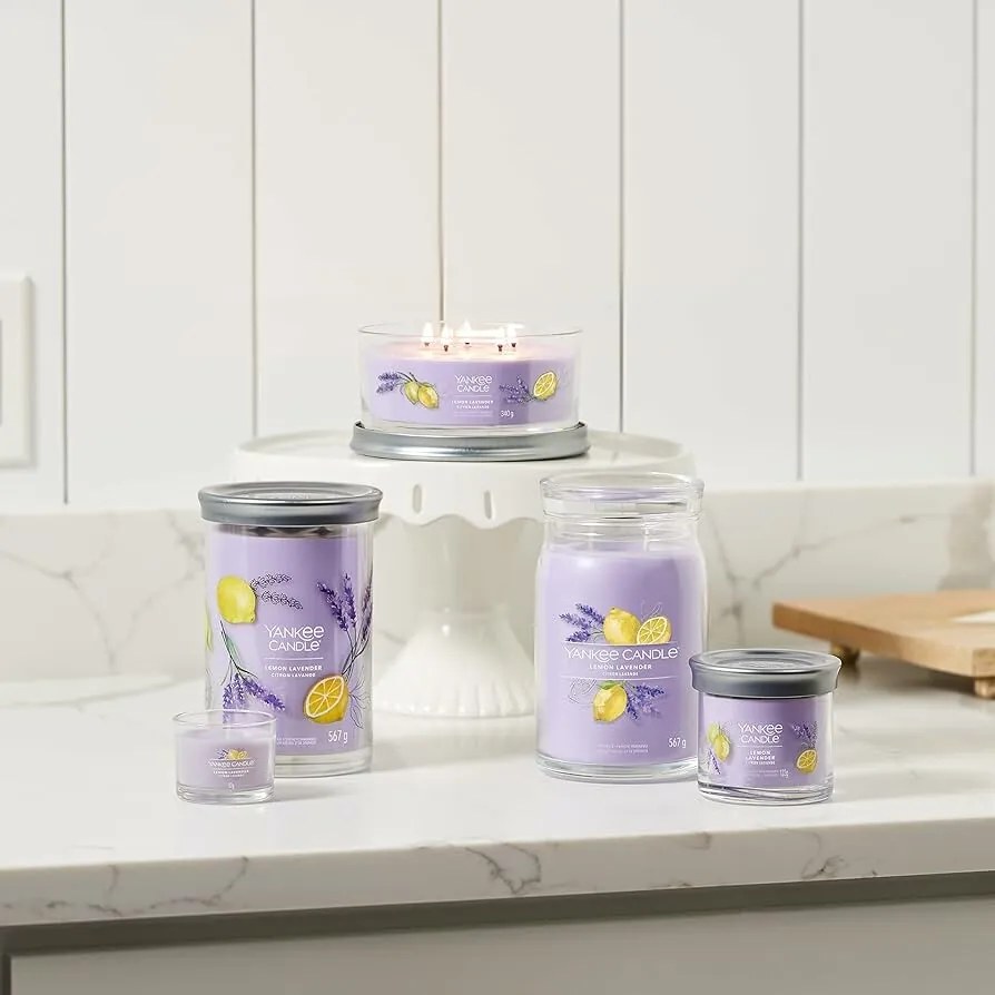 Yankee Candle świeczka zapachowa Signature w szkle średnia Lemon Lavender, 368 g, M
