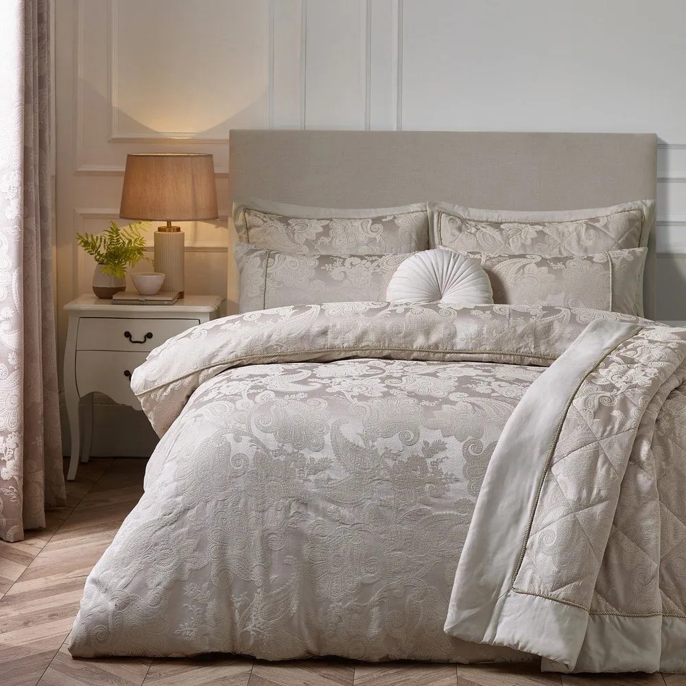 Jasnobrązowa pościel dwuosobowa żakardowa 200x200 cm Opulent Jacquard – Catherine Lansfield