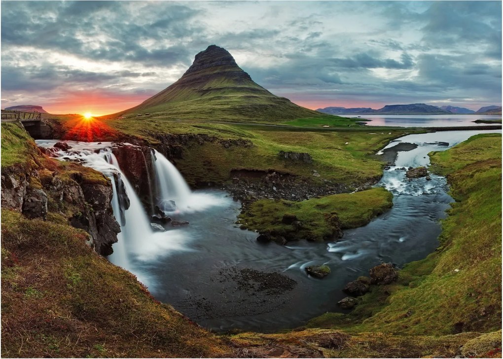 Obraz na szkle - Kirkjufell o zachodzie słońca (70x50 cm)
