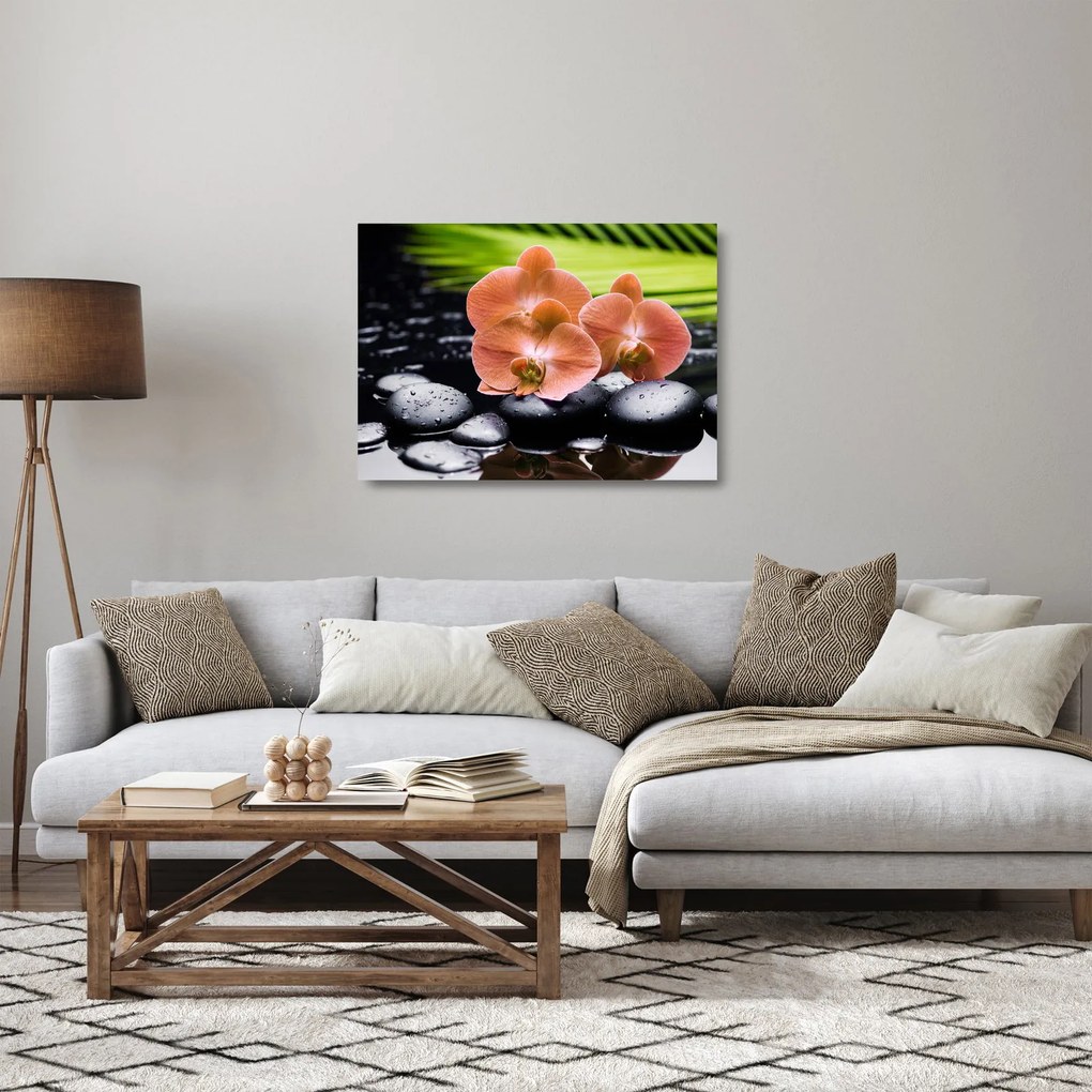 Obraz na szkle - Pomarańczowa orchidea z liśćmi palmy (70x50 cm)