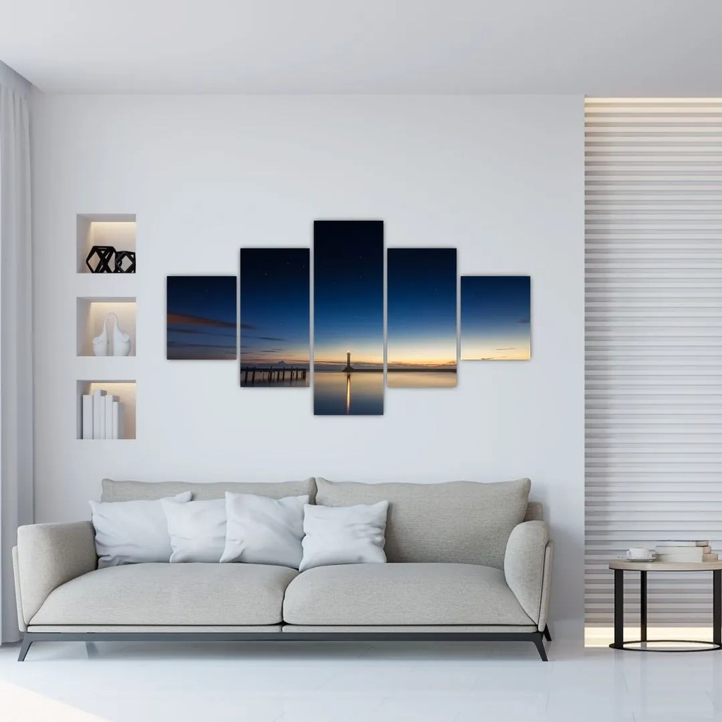 Obraz latarni morskiej w oddali (125x70 cm)