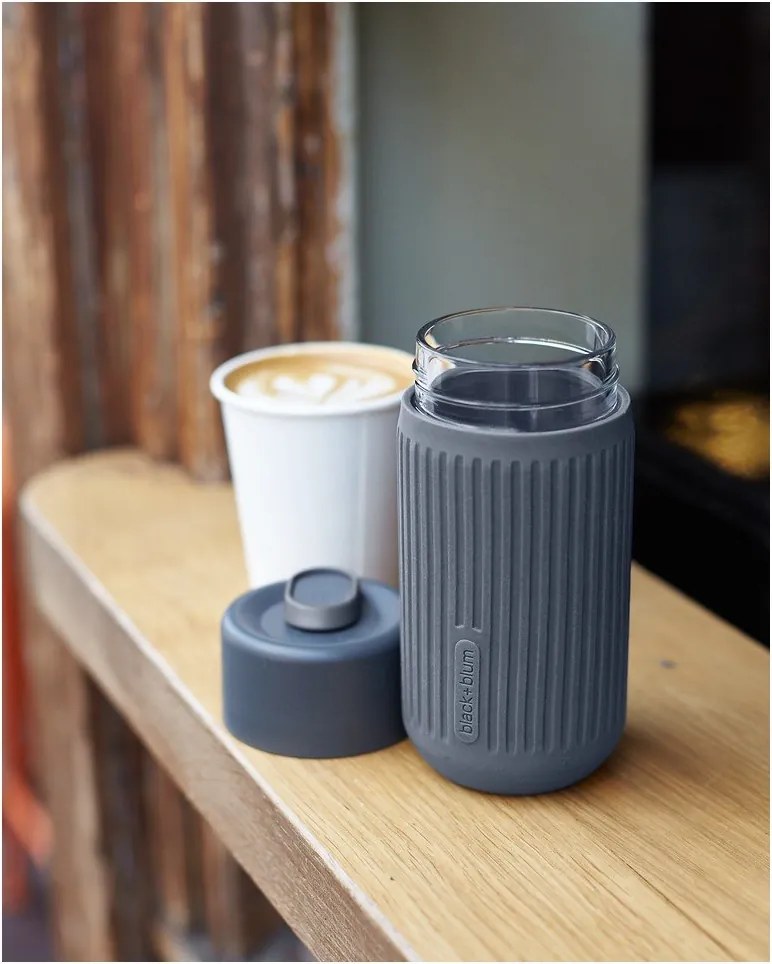 Ciemnoszary szklany kubek podróżny 340 ml – Black + Blum