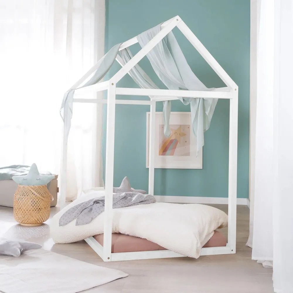 Białe łóżko dziecięce z litego drewna sosnowego w kształcie domku z materacem bez stelaża 70x140 cm House Bed – Roba