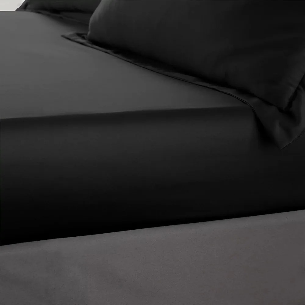Czarne satynowe prześcieradło z gumką 150x200 cm Silky Soft – Catherine Lansfield