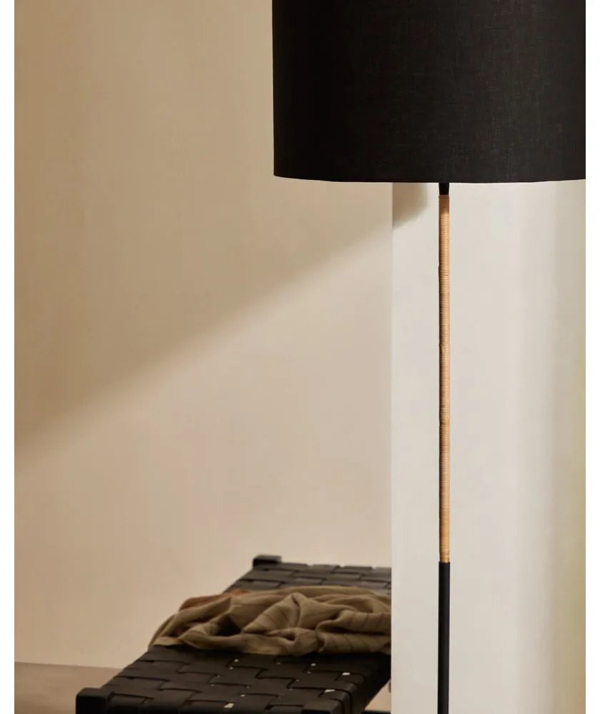 Czarna lampa stojąca z tekstylnym kloszem (wysokość 160 cm) Canar – Kave Home