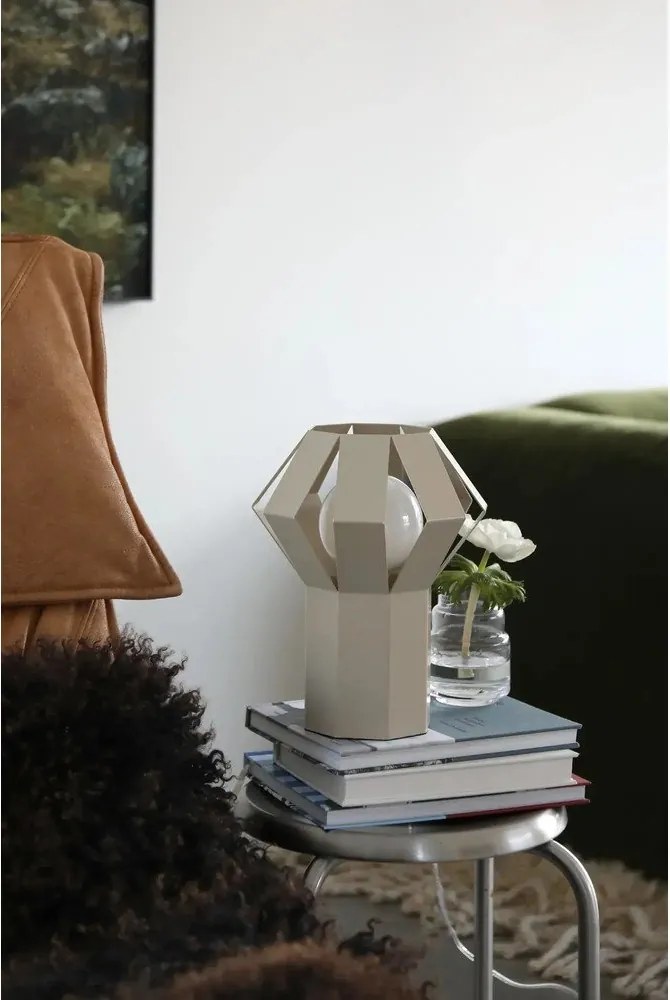 Beżowa metalowa lampa stołowa z metalowym kloszem (wysokość 27 cm) Octa – Markslöjd