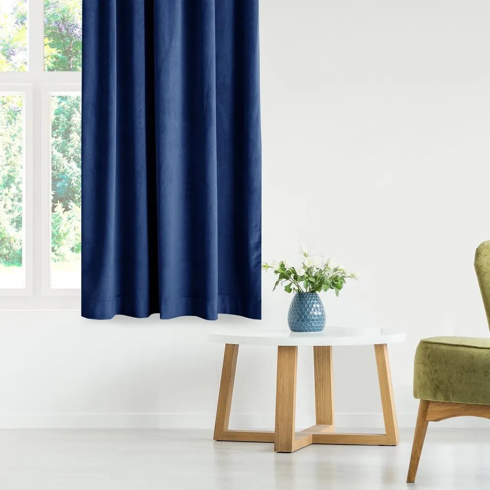 Ciemnoniebieska aksamitna zasłona częściowo zaciemniająca (dimout) 140x270 cm Eyelets – Restilo