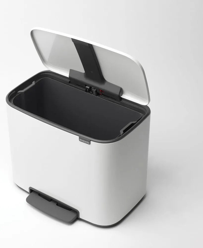 Biały stalowy kosz na śmieci z pedałem 36 l Bo – Brabantia