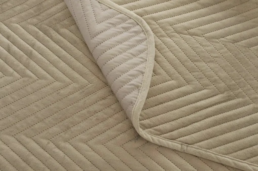 Beżowa aksamitna narzuta na łóżko ARROW VELVET Rozmiar: 200 x 220 cm