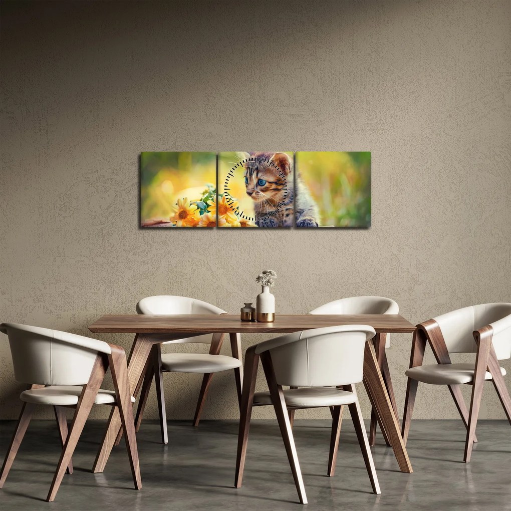 Obraz kotka patrzącego na kwiat (z zegarem) (90x30 cm)