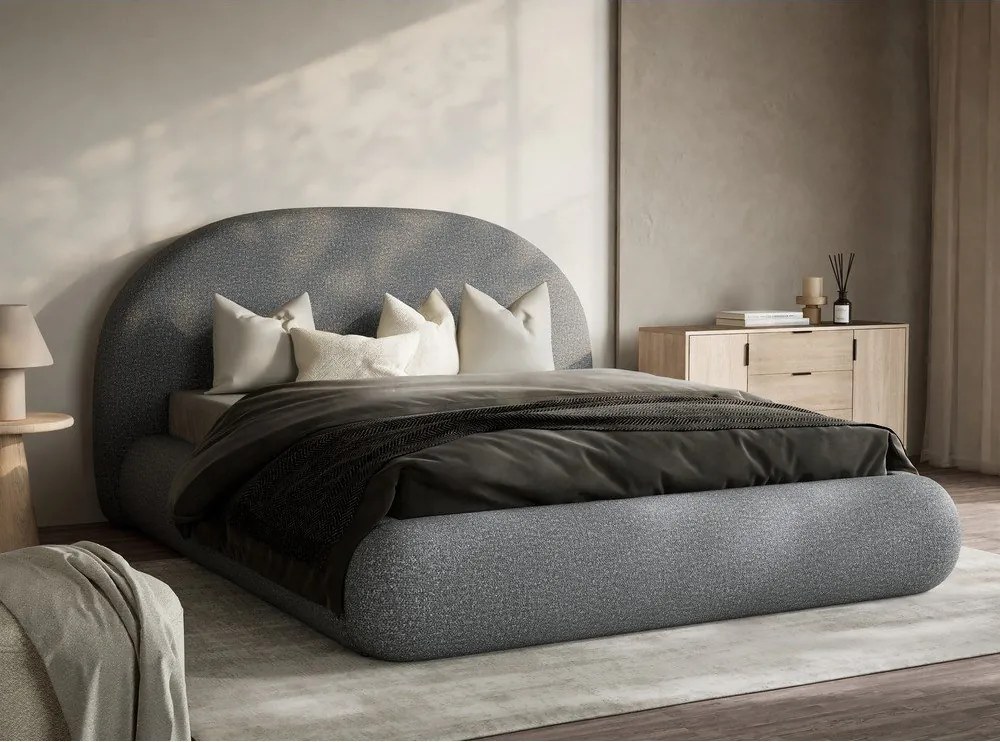 Szare tapicerowane łóżko dwuosobowe ze schowkiem i stelażem 160x200 cm Maumere – Maison de Rêve