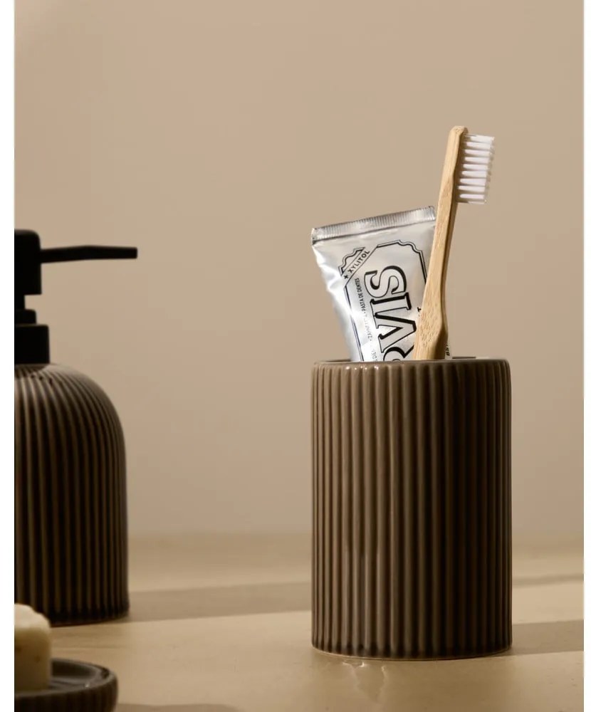 Ciemnobrązowy ceramiczny kubek na szczoteczki do zębów Selime – Kave Home