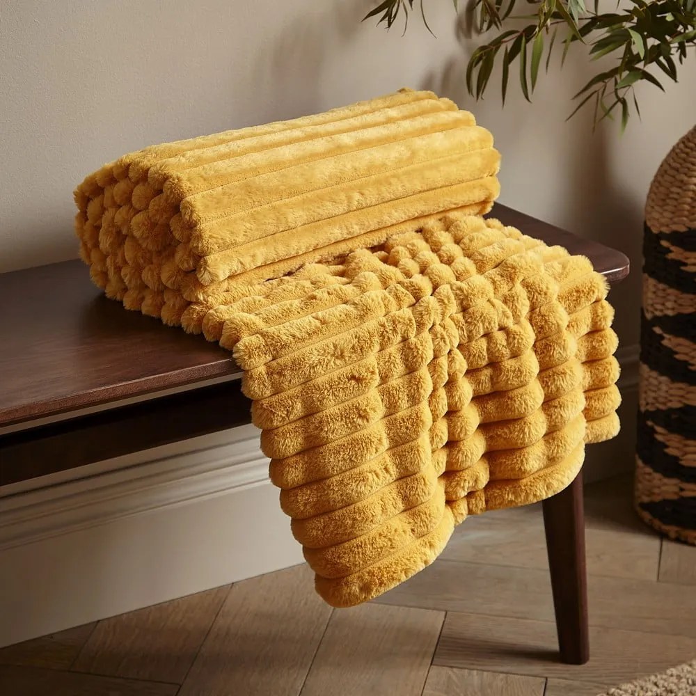 Koc z mikropluszu 130x170 cm Cosy Ribbed – Catherine Lansfield