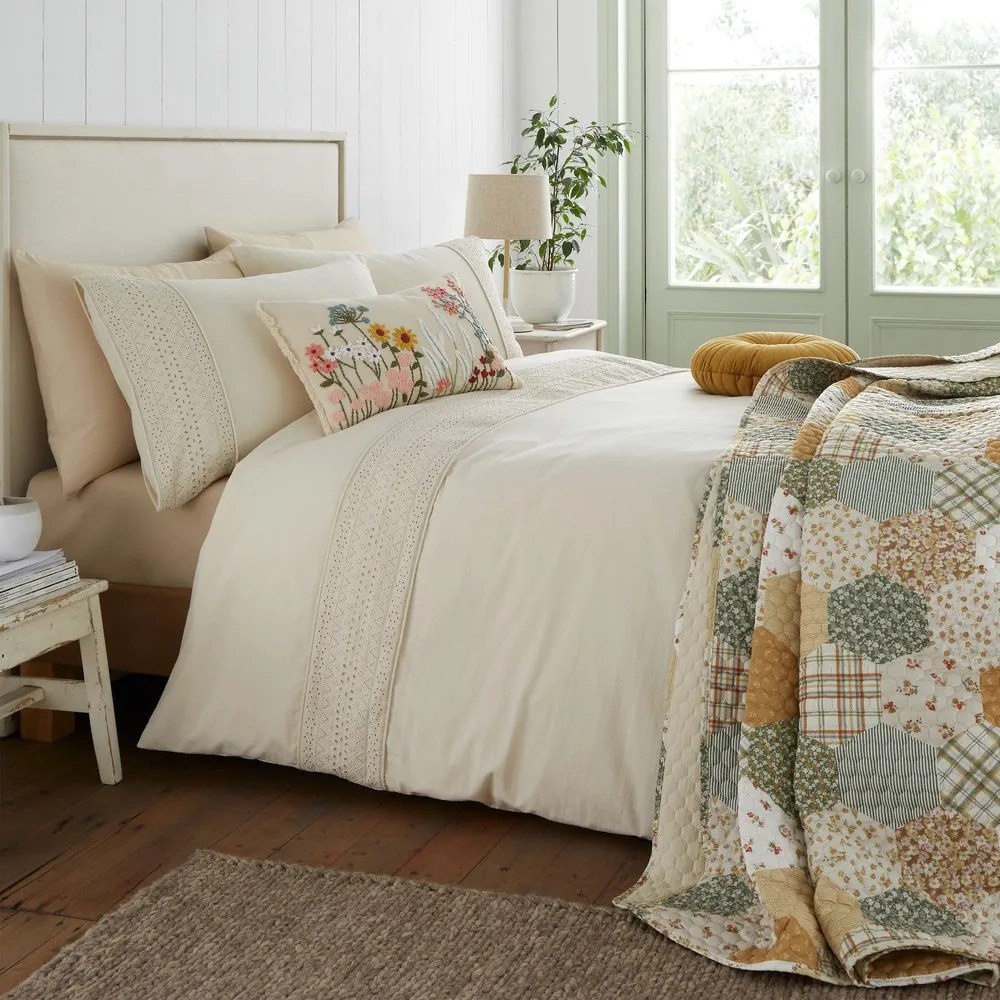 Kremowa pościel dwuosobowa 230x220 cm Broderie Anglaise – Catherine Lansfield
